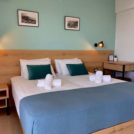 Gem Hotel *