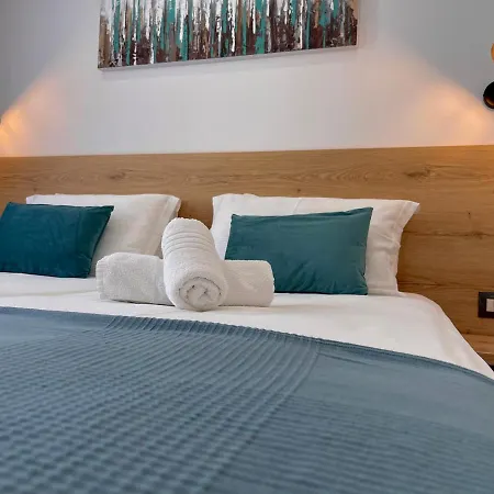 Gem Hotel *