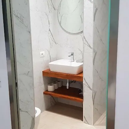 Gem Hotel *